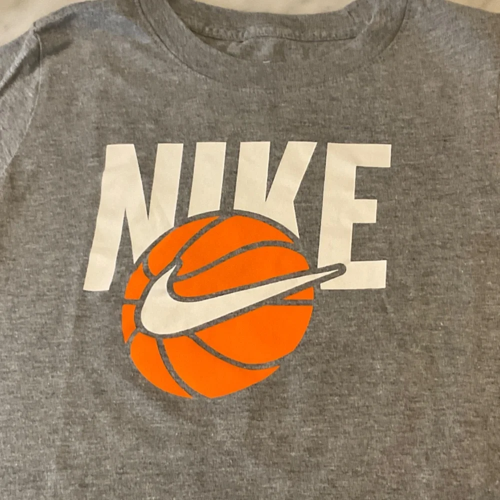 Nike Grey Cotton Basketball T-Shirt Size Small - Picture 2 of 4